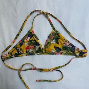 Jolyn Clothing - Triangle top (Hawaiian Floral/Samoa Gold)